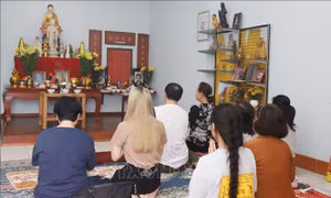 Người Việt tại Lào gìn giữ truyền thống lễ Vu Lan