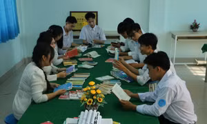 Long An chú trọng phát triển đảng viên trong trường học