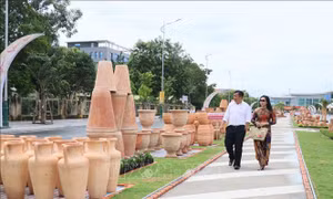 Khai mạc Con đường nghệ thuật gốm đỏ tại Vĩnh Long