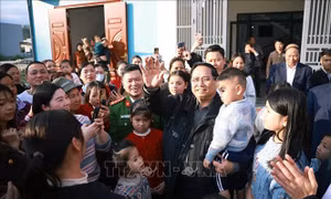 Thủ tướng Phạm Minh Chính chúc Tết nhân dân khu tái định cư Đông Khê (Cao Bằng)