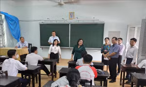 Hỗ trợ thí sinh có hoàn cảnh khó khăn tham gia kỳ thi