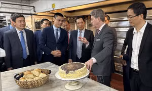 Xúc động thăm nơi Bác Hồ từng sống và làm việc tại Mỹ