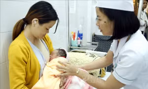 Giảm tử vong bà mẹ và trẻ sơ sinh, nâng cao sức khỏe cộng đồng