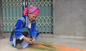 Lưu giữ nghề làm hương của người Mông ở Lai Châu