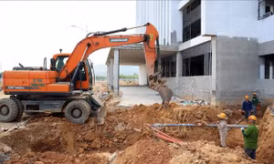 Ngày đầu năm mới rộn ràng trên các công trường trọng điểm