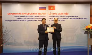 Giáo sư, Viện sĩ Châu Văn Minh nhận danh hiệu Đại sứ Khoa học và Giáo dục Nga