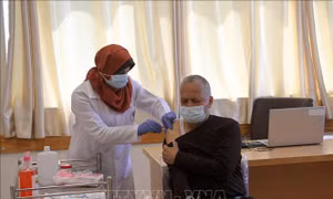 Palestine bắt đầu triển khai tiêm liều vaccine thứ 3