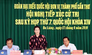 Chủ tịch Quốc hội Nguyễn Thị Kim Ngân tiếp xúc cử tri tại Cần Thơ
