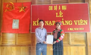 Phát triển đảng viên nữ người dân tộc thiểu số ở vùng biên giới Mường Tè