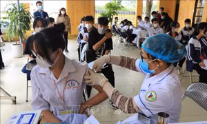 Hướng đến mục tiêu sớm bao phủ vaccine phòng COVID-19