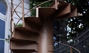 Đấu giá gần nửa triệu euro cho một 'mảnh ghép' của Tháp Eiffel