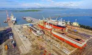 Tuột cabin cẩu nâng, hai công nhân sửa chữa tàu biển tử vong