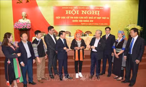 Thường trực Ban Bí thư Trần Quốc Vượng tiếp xúc cử tri tại Yên Bái