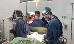 Phát hiện u cơ môn vị hiếm gặp gây tắc lối ra dạ dày của trẻ 3 tuần tuổi