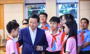 Phó Thủ tướng Trần Hồng Hà gặp mặt các thiếu nhi Cháu ngoan Bác Hồ tỉnh Hà Tĩnh