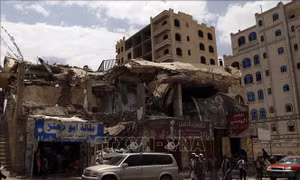 Liên quân Arab tấn công thành phố cảng Aden của Yemen