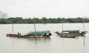 Một thầy giáo nghi nhảy cầu Bến Thuỷ tự tử 