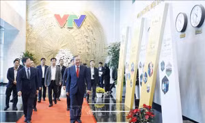 Tổng Bí thư Tô Lâm thăm, chúc Tết cán bộ, phóng viên VTV và VOV