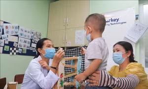 Bảo vệ, chăm sóc trẻ em ở địa bàn giãn cách, trong khu cách ly COVID-19