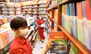 Sách giáo khoa tái bản đã sẵn sàng tại các cửa hàng phục vụ năm học mới