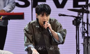 Thành viên Jungkook của BTS gây ấn tượng mạnh với album solo đầu tiên