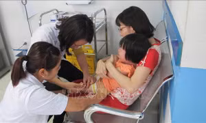Bộ Y tế hướng dẫn về khám sàng lọc trước tiêm chủng cho trẻ em