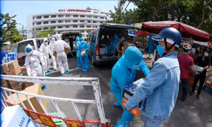 Bộ Y tế chi viện cho Đà Nẵng 30.000 khẩu trang, 1.000 bộ đồ bảo hộ chống dịch