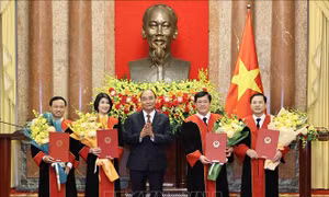 Chủ tịch nước trao Quyết định bổ nhiệm Thẩm phán Tòa án nhân dân tối cao