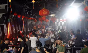 Phát hiện hàng chục đối tượng dương tính với ma túy trong quán bar