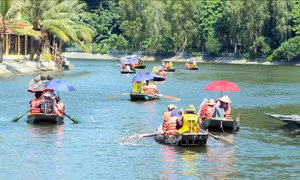 Bến đò Đình Các - Tam Cốc hoạt động trở lại 
