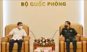 Thượng tướng Hoàng Xuân Chiến tiếp Đại sứ Việt Nam tại Campuchia