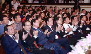 Chủ tịch Quốc hội dự Chương trình nghệ thuật 'Vinh quang Tổ quốc Việt Nam'