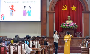 Tập huấn kỹ năng xây dựng hình ảnh cho nữ ứng cử viên