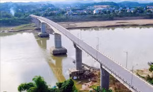 Phú Thọ khảo sát lắp cầu phao tạm qua sông Lô