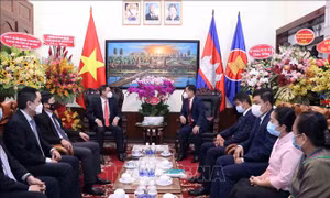 Thành phố Hồ Chí Minh chúc mừng Quốc khánh Campuchia