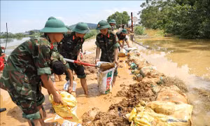 Lực lượng vũ trang đóng vai trò chủ lực trong khắc phục thiên tai và hỗ trợ người dân Bắc Ninh