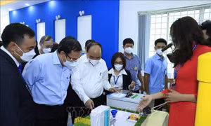 Chủ tịch nước thăm Khu nông nghiệp công nghệ cao TP Hồ Chí Minh