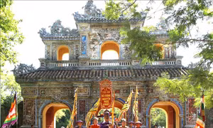 Tri ân Chúa Nguyễn 'khai sinh' chiếc áo dài