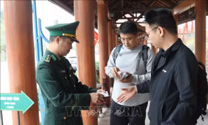 Cửa khẩu quốc tế Hữu Nghị sôi động xuất, nhập cảnh đầu năm