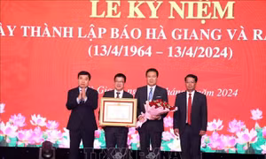 Kỷ niệm 60 năm thành lập Báo Hà Giang và ra số báo đầu tiên