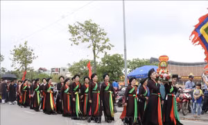 Về hội làng Diềm tưởng nhớ Vua Bà - Thủy tổ Quan họ