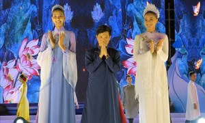 Làm đẹp thêm cho áo dài truyền thống