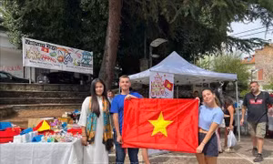 'Việt Nam - Hồ Chí Minh, từ nhà yêu nước đến biểu tượng giải phóng dân tộc'