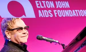 Elton John kêu gọi mở rộng xét nghiệm hướng tới chấm dứt lây nhiễm HIV ở Anh