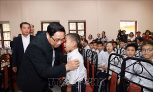 Thủ tướng thăm Trung tâm bảo trợ xã hội tỉnh Hải Dương