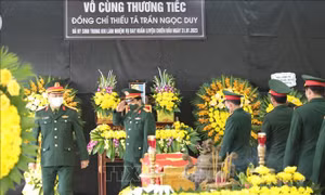 Truy tặng Huân chương Bảo vệ Tổ quốc cho Thiếu tá Trần Ngọc Duy