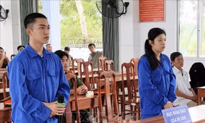 Phạt tù hai vợ chồng cướp tiệm vàng