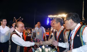 Thủ tướng Nguyễn Xuân Phúc dự Festival văn hóa Cồng chiêng Tây Nguyên