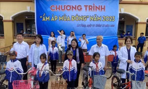 Gia Lai: Trao hơn 1.000 suất quà cho hộ khó khăn và học sinh