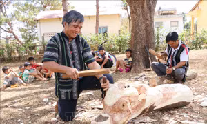 Giữ hồn tượng gỗ dân gian
